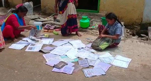 ಮಳೆನೀರು ತಂದ ಕಣ್ಣೀರು: ಗದಗದಲ್ಲಿ ಪ್ರವಾಹದಿಂದ ಪುಸ್ತಕಗಳು ಹಾನಿ- ಕಣ್ಣೀರಿಟ್ಟ ವಿದ್ಯಾರ್ಥಿನಿ!