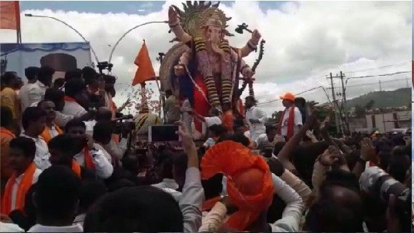 ಚಿತ್ರದುರ್ಗ ಕೇಸರಿಮಯ: ಹಿಂದೂ ಮಹಾಗಣಪತಿಯ ಬೃಹತ್ ಶೋಭಾಯಾತ್ರೆ ಆರಂಭ