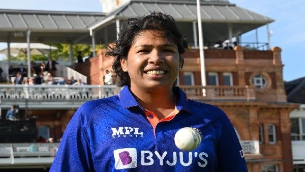 ಕ್ರಿಕೆಟ್‌ಗೆ ಜೂಲನ್ ಗೋಸ್ವಾಮಿ ವಿದಾಯ: ಅಭಿಮಾನಿಗಳಿಂದ ಟ್ವಿಟ್ಟರ್‌ನಲ್ಲಿ ಹಾರೈಕೆ