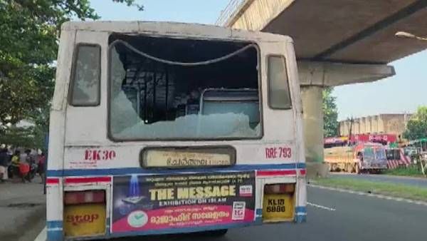 Breaking; ಕೇರಳ ಆರೆಸ್ಸೆಸ್ ಕಚೇರಿ ಮೇಲೆ ಬಾಂಬ್ ದಾಳಿ; ಪಿಎಫ್‌ಐ ಪ್ರತಿಭಟನೆ ಘೋರ