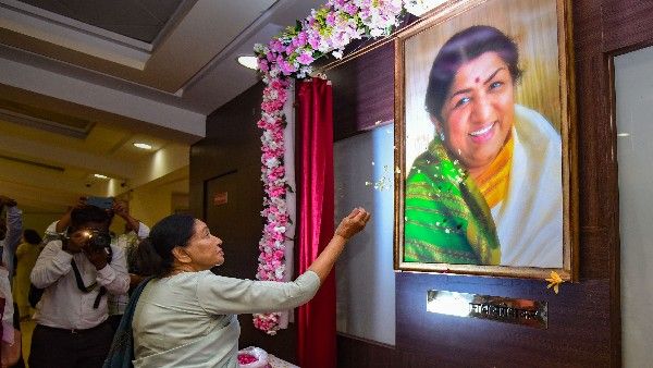 Lata Mangeshkar Birthday- ಲತಾ ಮಂಗೇಶ್ಕರ್ ಗೌರವಾರ್ಥ ಅಯೋಧ್ಯೆಯಲ್ಲಿ 40 ಅಡಿ ಬೃಹತ್ ವೀಣೆ ಸ್ಥಾಪನೆ
