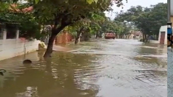 ನಿರಂತರ ಮಳೆಗೆ ಬಡಾವಣೆಗಳು ಮುಳುಗಡೆ: ಜೀವನ ಅಸ್ತವ್ಯಸ್ತ