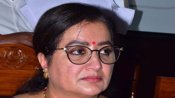 ದಬ್ಬಾಳಿಕೆ, ಗೂಂಡಾಗಿರಿ ಪ್ರದರ್ಶಿಸುವ ಜೆಡಿಎಸ್ ಶಾಸಕರಿಗೆ ಅಭಿವೃದ್ಧಿ ಬೇಕಿಲ್ಲ:ಸುಮಲತಾ ಕಿಡಿ