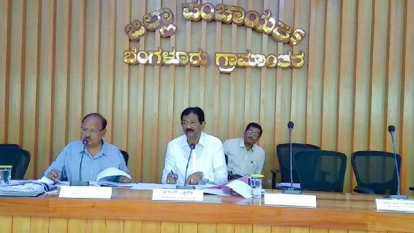 ಬೆಂಗಳೂರು ಗ್ರಾ.: ಮಳೆಯಿಂದ ಹದಗೆಟ್ಟ ರಸ್ತೆಗಳ ಶೀಘ್ರ ದುರಸ್ತಿಗೆ ಸಂಸದ ಬಚ್ಚೇಗೌಡ ಸೂಚನೆ