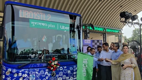 ರಸ್ತೆಗಿಳಿಯಿತು ಊಬರ್ ಬಸ್; ಸೀಟು ಬುಕ್ ಮಾಡಿ ಬಸ್ ಹತ್ತಿ!