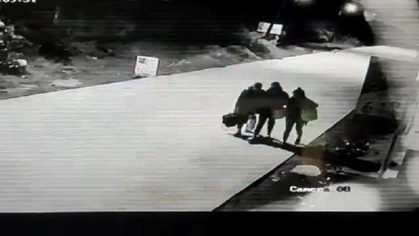 ಕಿಟಕಿ ಮುರಿದು ಹಾಸ್ಟೆಲ್ ನಿಂದ ರಾತ್ರೋರಾತ್ರಿ ಪರಾರಿಯಾದ ವಿದ್ಯಾರ್ಥಿನಿಯರು!