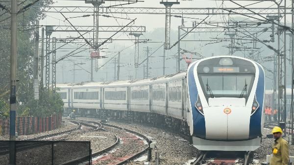 ವೇಗ ಪಡೆಯುವುದರಲ್ಲಿ ಬುಲೆಟ್ ಟ್ರೈನ್ ಮೀರಿಸಿದ ವಂದೇ ಭಾರತ್ ಎಕ್ಸ್‌ಪ್ರೆಸ್ ರೈಲು