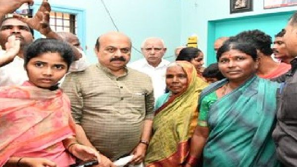 ದಲಿತರ ಮನೆಯಲ್ಲಿ ಉಪಹಾರ ಸೇವಿಸಿದ ಬಸವರಾಜ ಬೊಮ್ಮಾಯಿ, ಯಡಿಯೂರಪ್ಪ