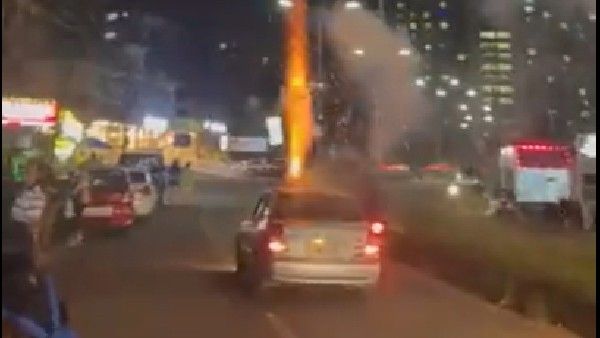 ಕಾರಿನ ಮೇಲೆ ಪಟಾಕಿ ಸಿಡಿಸಿದ ಯುವಕನಿಗೆ ಚಳಿ ಬಿಡಿಸಿದ ಉಡುಪಿ ಪೊಲೀಸ್