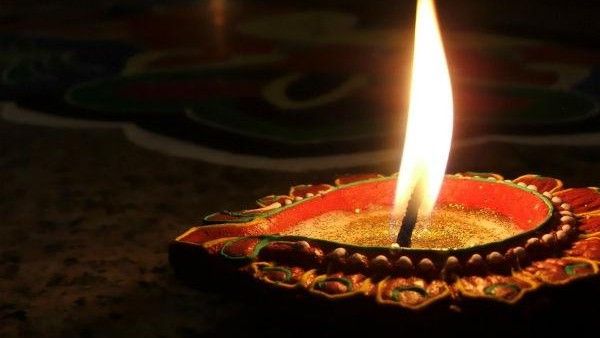 Happy Deepavali Wishes : ಶುಭವ ತರಲಿ ದೀಪಾವಳಿ : ಇಲ್ಲಿದೆ ಪ್ರೀತಿಪಾತ್ರರಿಗೆ ಕಳುಹಿಸುವಂತಹ  ಶುಭಾಶಯ, ಸಂದೇಶಗಳು