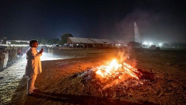 'ಸೂರ್ಯನಿಲ್ಲದ ಮುಂಜಾವು...': ಅಪ್ಪನಿಗೆ ಅಖಿಲೇಶ್‌ ಭಾವನಾತ್ಮಕ ವಿದಾಯ