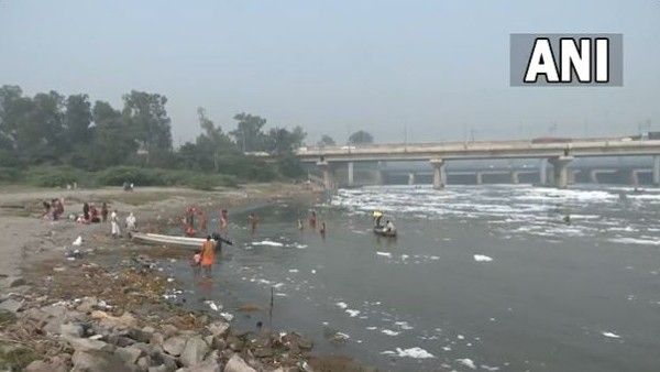 ಛತ್ ಭಕ್ತರಿಗೆ ಸ್ವಚ್ಛ ಘಾಟ್‌ಗಳು, ನೊರೆ ಮುಕ್ತ ಯಮುನಾ: ಎಎಪಿ ಭರವಸೆ