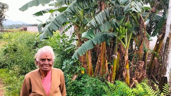 ಚಾಮರಾಜನಗರ; ನಾಟಿವೈದ್ಯೆ ಜೀರಿಗೆಗದ್ದೆ ಪೋಡಿನ ಮಾದಮ್ಮಗೆ ರಾಜ್ಯೋತ್ಸವ ಪ್ರಶಸ್ತಿ
