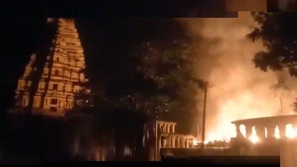 ವಿಡಿಯೋ: ಹಂಪಿಯ ವಿರೂಪಾಕ್ಷ ದೇಗುಲದ ಬಳಿ ಸಿಲಿಂಡರ್ ಸ್ಫೋಟ