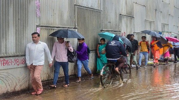 ಗುರುಗ್ರಾಮ್, ದೆಹಲಿ- ಯುಪಿಯಲ್ಲಿ ಏಕಾಏಕಿ ಭಾರಿ ಮಳೆ; 39 ಸಾವು, ಶಾಲಾ ಕಾಲೇಜುಗಳಿಗೆ ರಜೆ