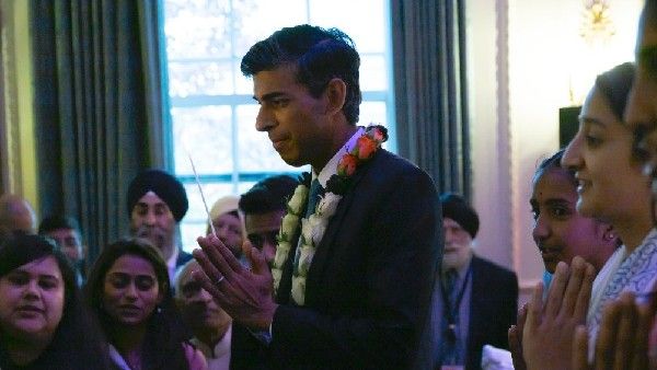 ಹೊಸ ನಿವಾಸದಲ್ಲಿ ದೀಪಾವಳಿ ದೀಪ ಬೆಳಗಿಸಿದ ಬ್ರಿಟನ್‌ ನೂತನ ಪ್ರಧಾನಿ ರಿಷಿ ಸುನಕ್