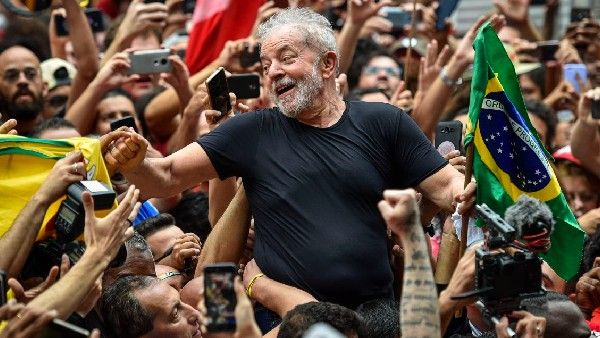 ಬ್ರೆಜಿಲ್ ಅಧ್ಯಕ್ಷೀಯ ಚುನಾವಣೆ: ಎಡಪಂಥೀಯ ಲುಲಾ 30 ವರ್ಷಗಳ ನಂತರ ಗೆಲುವು!