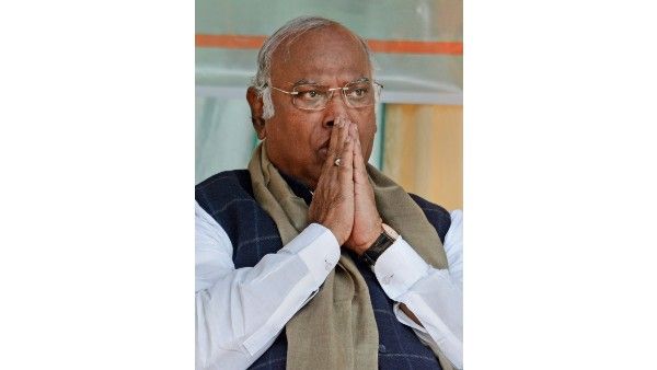 Mallikarjun Kharge Profile : ಎಐಸಿಸಿ ಅಧ್ಯಕ್ಷರಾಗಿ ಮಲ್ಲಿಕಾರ್ಜುನ ಖರ್ಗೆ: ಹೋರಾಟದ ಬದುಕು, ಪಕ್ಷನಿಷ್ಠೆಗೆ ಒಲಿದ ಗೌರವ