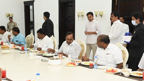 ಹೈದರಾಬಾದ್‌: ರಾಷ್ಟ್ರೀಯ ಪಕ್ಷ ಘೋಷಿಸಲಿರುವ ಕೆಸಿಆರ್‌ಗೆ ಕುಮಾರಸ್ವಾಮಿ, ರೇವಣ್ಣ ಸಾಥ್