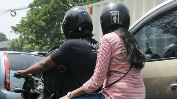 ಹೆಲ್ಮೆಟ್ ವಿರುದ್ಧ ಹೋರಾಡಿದ ವಕೀಲ ಅದೇ ಹೆಲ್ಮೆಟ್ ಇಲ್ಲದ್ದಕ್ಕೆ ಸಾವು!