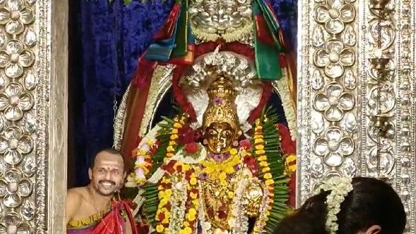 ಹೊರನಾಡು; ಎಲೆಚುಕ್ಕಿ ರೋಗ ನಿವಾರಣೆಯಾಗಲೆಂದು ಅನ್ನಪೂರ್ಣೇಶ್ವರಿಗೆ ವಿಶೇಷ ಪೂಜೆ