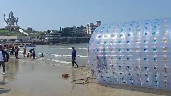 ದೀಪಾವಳಿಗೆ ಸಾಲು ಸಾಲು ರಜೆ: ಉತ್ತರಕನ್ನಡದ ಪ್ರವಾಸಿ ತಾಣಗಳತ್ತ ಮುಖ ಮಾಡಿದ ಜನ