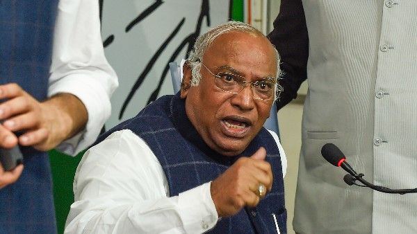 ತಾವು ಎಐಸಿಸಿ ಚುನಾವಣೆಗೆ ಸ್ಪರ್ಧಿಸಿದ್ದು ಏಕೆ: ಖರ್ಗೆ ಹೇಳಿದ ಆ ದಿನದ ಸೀಕ್ರೆಟ್!