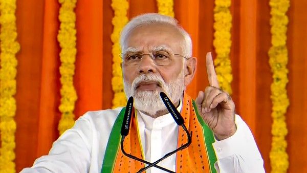 ಕಾಶ್ಮೀರ ವಿಚಾರಕ್ಕೆ ನೆಹರೂ ವಿರುದ್ಧ ಪ್ರಧಾನಿ ಮೋದಿ ವಾಗ್ದಾಳಿ