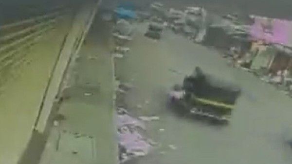 Video: ರಿಕ್ಷಾ ಜೊತೆ ಯುವತಿಯನ್ನೇ ಎಳೆದೊಯ್ದ ಆಟೋ ಚಾಲಕ!