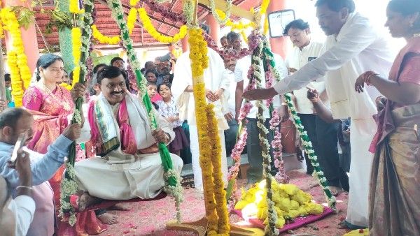 ಬಳ್ಳಾರಿಯಲ್ಲಿ ಜನಾರ್ದನ ರೆಡ್ಡಿಗೆ ಅಭಿಮಾನಿಗಳಿಂದ ನಾಣ್ಯದ ತುಲಾಭಾರ ಸೇವೆ