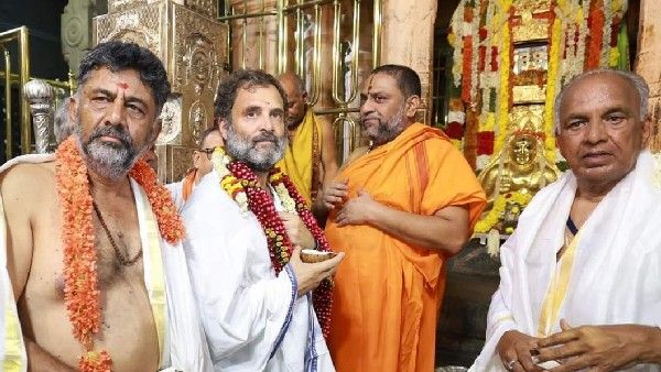 ಡಿಕೆಶಿ ಅರ್ಪಿಸಲು ಮುಂದಾದ ಬೆಳ್ಳಿ ಖಡ್ಗ ತಿರಸ್ಕರಿಸಿದ ಮಂತ್ರಾಲಯ ಸ್ವಾಮೀಜಿ