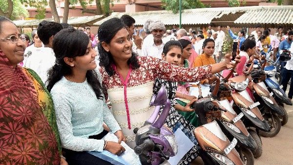 ಸೂಪರ್ ಆಫರ್: ಪಿಯುಸಿ ಪಾಸ್ ಆದ ವಿದ್ಯಾರ್ಥಿಗಳಿಗೆ Free ಸ್ಕೂಟರ್!