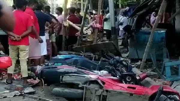 ಕೋಲ್ಕತ್ತಾದಲ್ಲಿ ಎರಡು ಗುಂಪುಗಳ ನಡುವಿನ ಘರ್ಷಣೆ: ತೃಣಮೂಲ ಮತ್ತು ಬಿಜೆಪಿ ಕೆಸರೆರೆಚಾಟ