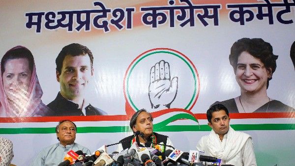 ಮಲ್ಲಿಕಾರ್ಜುನ್ ಖರ್ಗೆ ನಮ್ಮ ನಾಯಕ ಎಂದಿದ್ದೇಕೆ ಶಶಿ ತರೂರ್!?