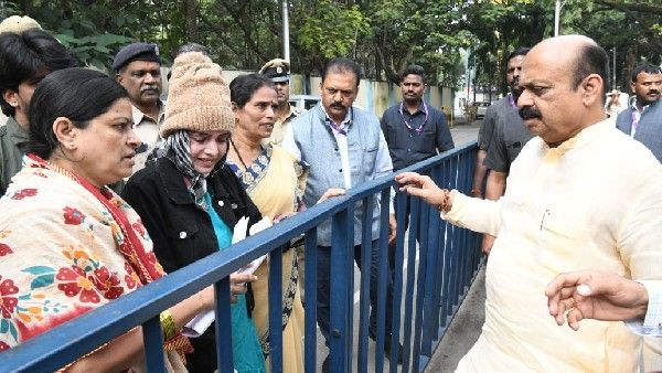 ಆಸಿಡ್ ದಾಳಿ ಸಂತ್ರಸ್ತೆಗೆ ಸರ್ಕಾರಿ ಕೆಲಸ: ಸಿಎಂ ಬೊಮ್ಮಾಯಿ ಭರವಸೆ