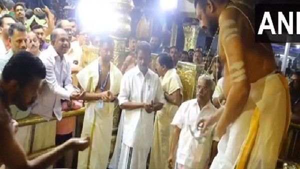 ಬಾಗಿಲು ತೆಗೆದ ಶಬರಿಮಲೆ ದೇಗುಲ; ಅಪಾರ ಭಕ್ತರ ಆಗಮನ