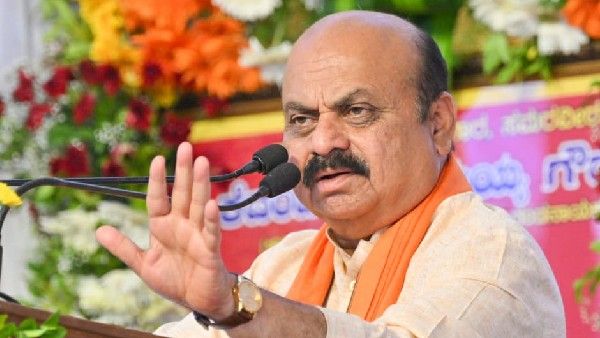 ರೈಲ್ವೆ ನಿಲ್ದಾಣಕ್ಕೆ ನಾರಾಯಣ ಗುರು ಹೆಸರಿಡಿ ಎಂದ ಖಾದರ್: ವೇದಿಕೆಯಲ್ಲೇ ಟಾಂಗ್‌ ಕೊಟ್ಟ ಸಿಎಂ