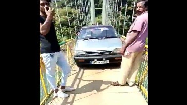 ವೀಕ್ಷಿಸಿ: ಕರ್ನಾಟಕದಲ್ಲಿ ಸೇತುವೆಯ ಮೇಲೆ ಕಾರು ಚಲಾಯಿಸಿದ ಪ್ರವಾಸಿಗರು