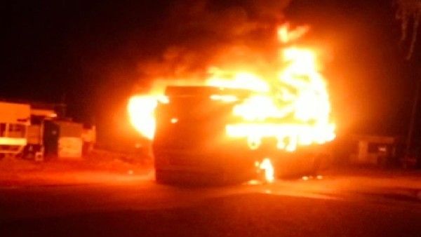 ಹುಬ್ಬಳ್ಳಿಯಲ್ಲಿ ಟೈರ್‌ ಬ್ಲಾಸ್ಟ್ ಆಗಿ ಹೊತ್ತಿ ಉರಿದ ಖಾಸಗಿ ಬಸ್