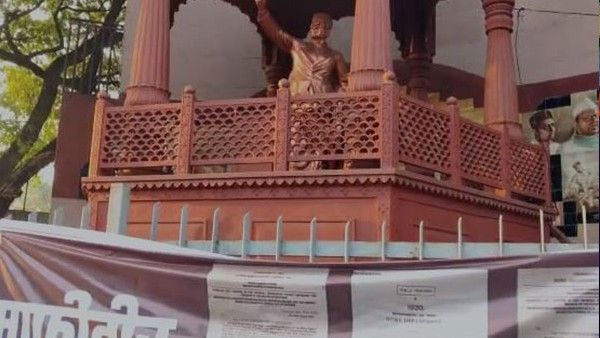 ಕಾಂಗ್ರೆಸ್‌ ಕಚೇರಿ ಮುಂದೆ ಸಾರ್ವಕರ್‌ ಪ್ರತಿಮೆ ಸ್ಥಾಪಿಸಲು ಮುಂದಾದ ಹಿಂದೂ ಮಹಾಸಭಾ