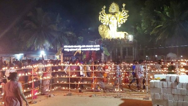 ಚನ್ನಪಟ್ಟಣ ತಾಲೂಕಿನ ಗೌಡಗೆರೆ ಗ್ರಾಮದ ಬಸಪ್ಪನ ಕ್ರೇತ್ರದಲ್ಲಿ ಲಕ್ಷ ದೀಪೋತ್ಸವದ ಸೊಬಗು