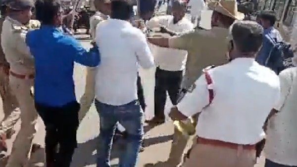 Breaking: ಬೀದರ್‌ನಲ್ಲಿ ತಲ್ವಾರ್ ಹಿಡಿದು ವಾಹನ ಚಾಲನೆ ಮಾಡಿದ ಸಿಖ್‌ ಯುವಕರಿಗೆ ಲಾಠಿ ಏಟು