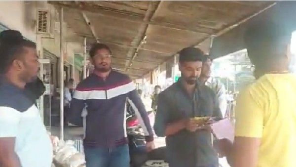 ಮತಾಂತರಕ್ಕೆ ಯತ್ನ ಆರೋಪ: ಐವರನ್ನು ಪೊಲೀಸರಿಗೆ ಒಪ್ಪಿಸಿದ ಸ್ಥಳೀಯರು