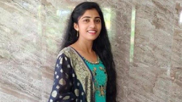 ಉಡುಪಿ: ಮದುವೆಯ ರೋಸ್‌ ಕಾರ್ಯಕ್ರಮಕ್ಕೆ ಬಂದಿದ್ದ ಯುವತಿ ಕುಳಿತಲ್ಲೇ ಕುಸಿದು ಬಿದ್ದು ಸಾವು