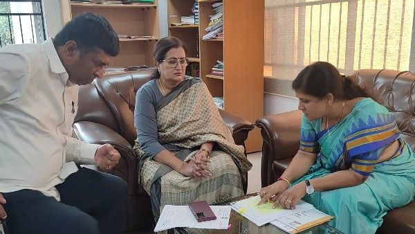 ಹೊಟ್ಟೆ ಕಿಚ್ಚಿನಿಂದ ಸಂಸದರನ್ನೇ ತಪ್ಪಿಗೆ ಗುರಿಪಡಿಸುವುದು ಸರಿಯಲ್ಲ: ಮಂಡ್ಯದಲ್ಲಿ ಸುಮಲತಾ ಆಕ್ರೋಶ