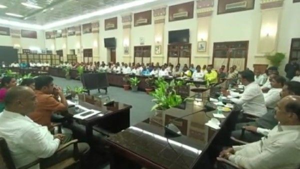 ಕೆಂಪೇಗೌಡರ ಕಂಚಿನ ಪ್ರತಿಮೆ ಉದ್ಘಾಟನೆ: ಒಕ್ಕಲಿಗ ಸಂಘಟನೆಗಳ ಜತೆ ಸಚಿವರ ಸಭೆ