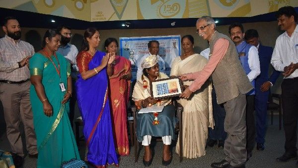 ಸಂವಿಧಾನ ಹಬ್ಬದಲ್ಲಿ ಡಾ.ಕೆ.ಪಿ.ಅಶ್ವಿನಿಗೆ ಅಭಿನಂದನೆ