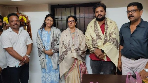 ಮಂಗಳೂರಿನಲ್ಲಿ ಕಾಂತಾರ ನಾಯಕಿ: ಕಟೀಲು ಕ್ಷೇತ್ರಕ್ಕೆ ನಟಿ ಸಪ್ತಮಿ ಗೌಡ ಭೇಟಿ