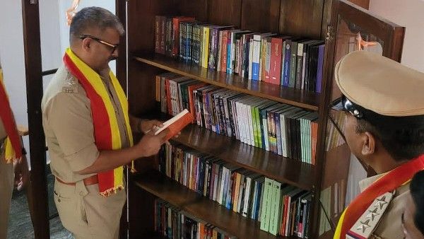 ವೀಕ್ಷಿಸಿ: ಬೆಂಗಳೂರು ಪೊಲೀಸ್ ಠಾಣೆಗಳಲ್ಲಿನ ಗ್ರಂಥಾಲಯ