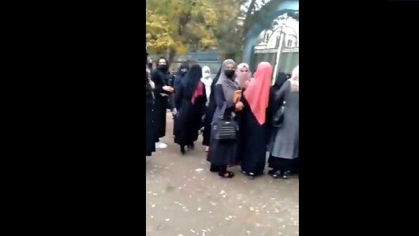 ಬುರ್ಖಾ ಧರಿಸದ ವಿದ್ಯಾರ್ಥಿನಿಯರನ್ನು ಅಫ್ಘಾನ್ ವಿವಿಯಿಂದ ಹೊರಗಿಟ್ಟ ತಾಲಿಬಾನಿಗಳು